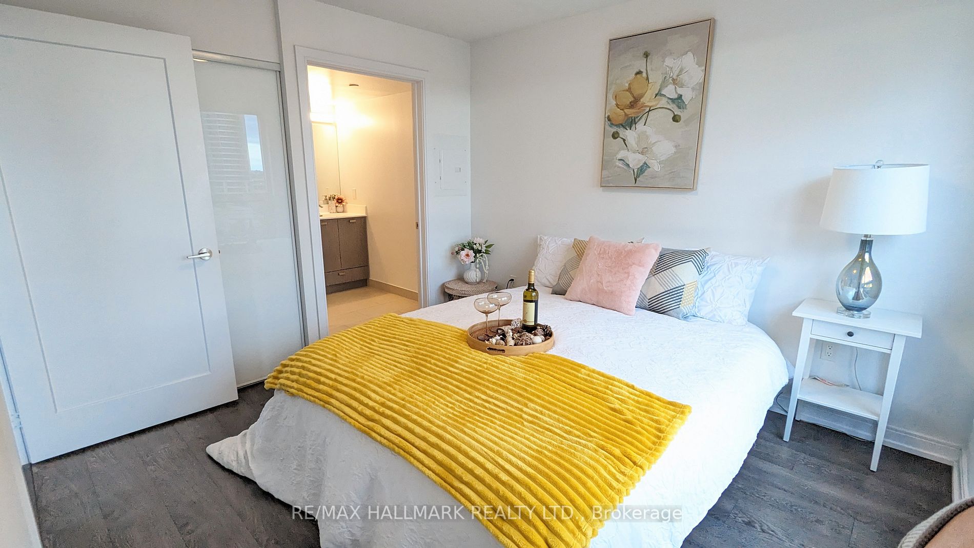 275 Village Green Sq, #825