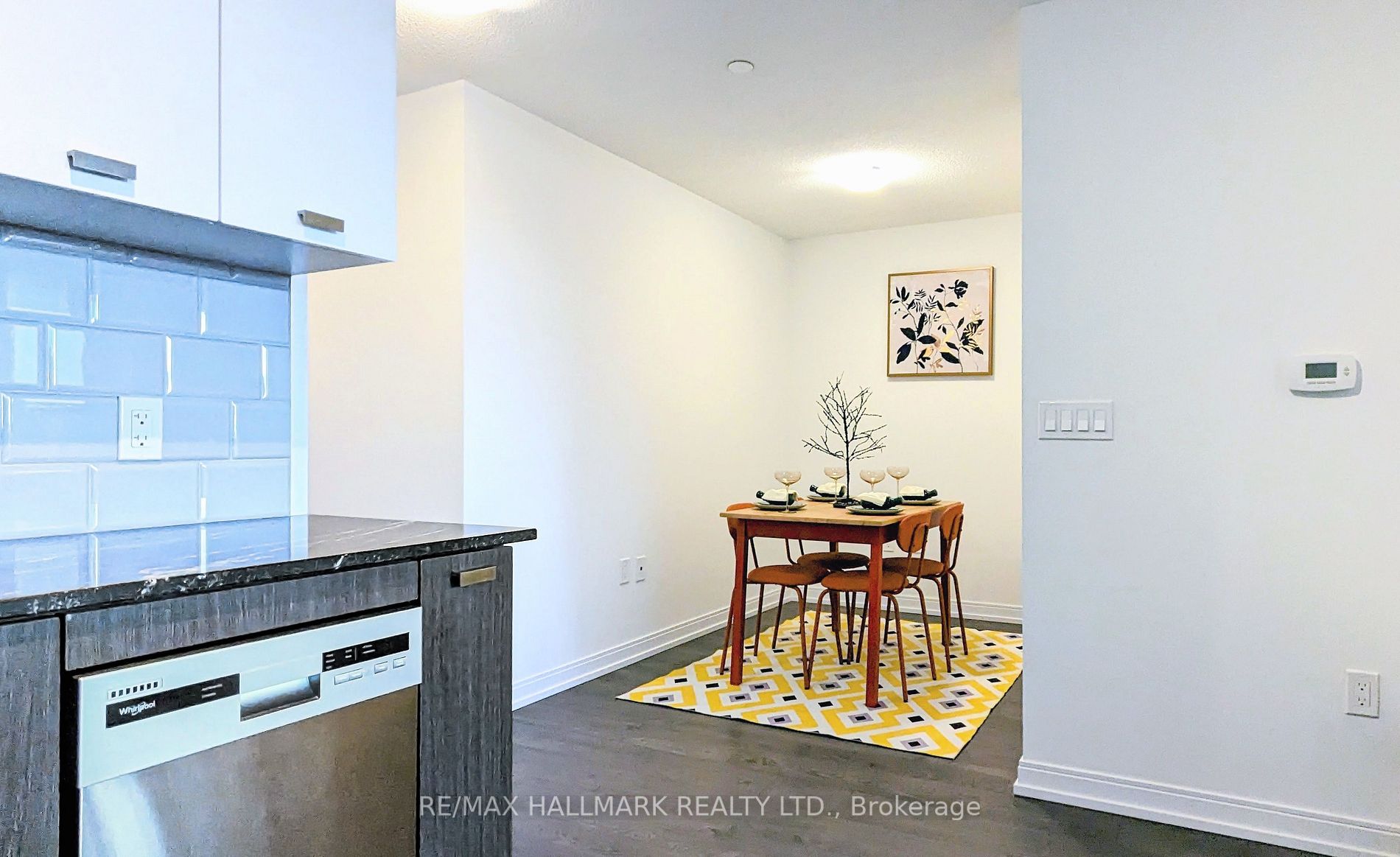 275 Village Green Sq, #825
