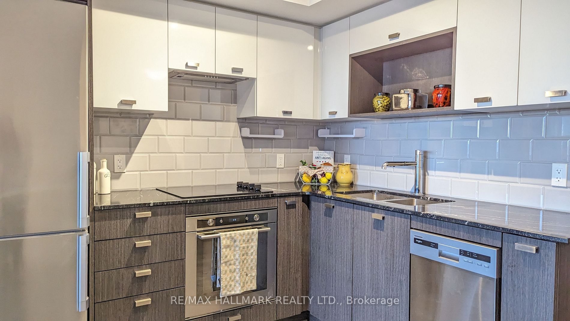 275 Village Green Sq, #825