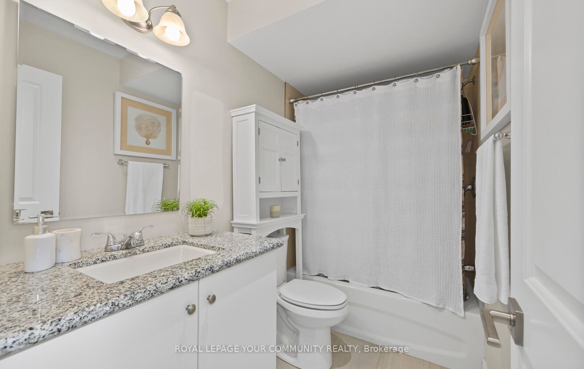 17 Baldwin Street N, #205