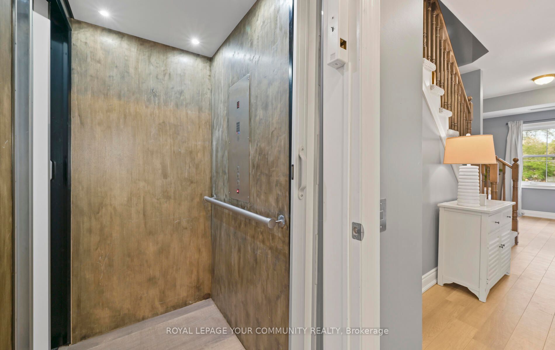 17 Baldwin Street N, #205