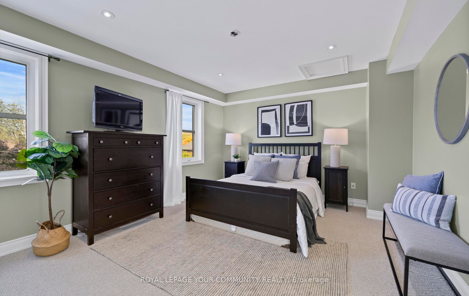 17 Baldwin Street N, #205