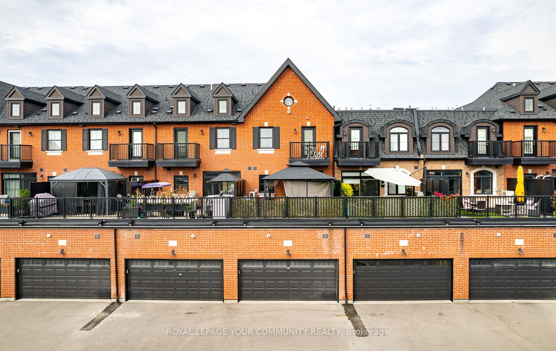 17 Baldwin St N, #205