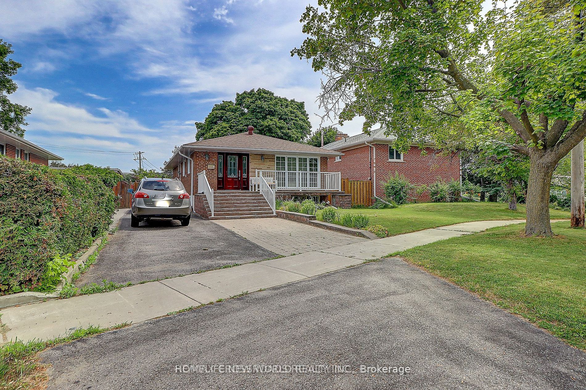 3 Lynn Gate Cres, #- Bsm
