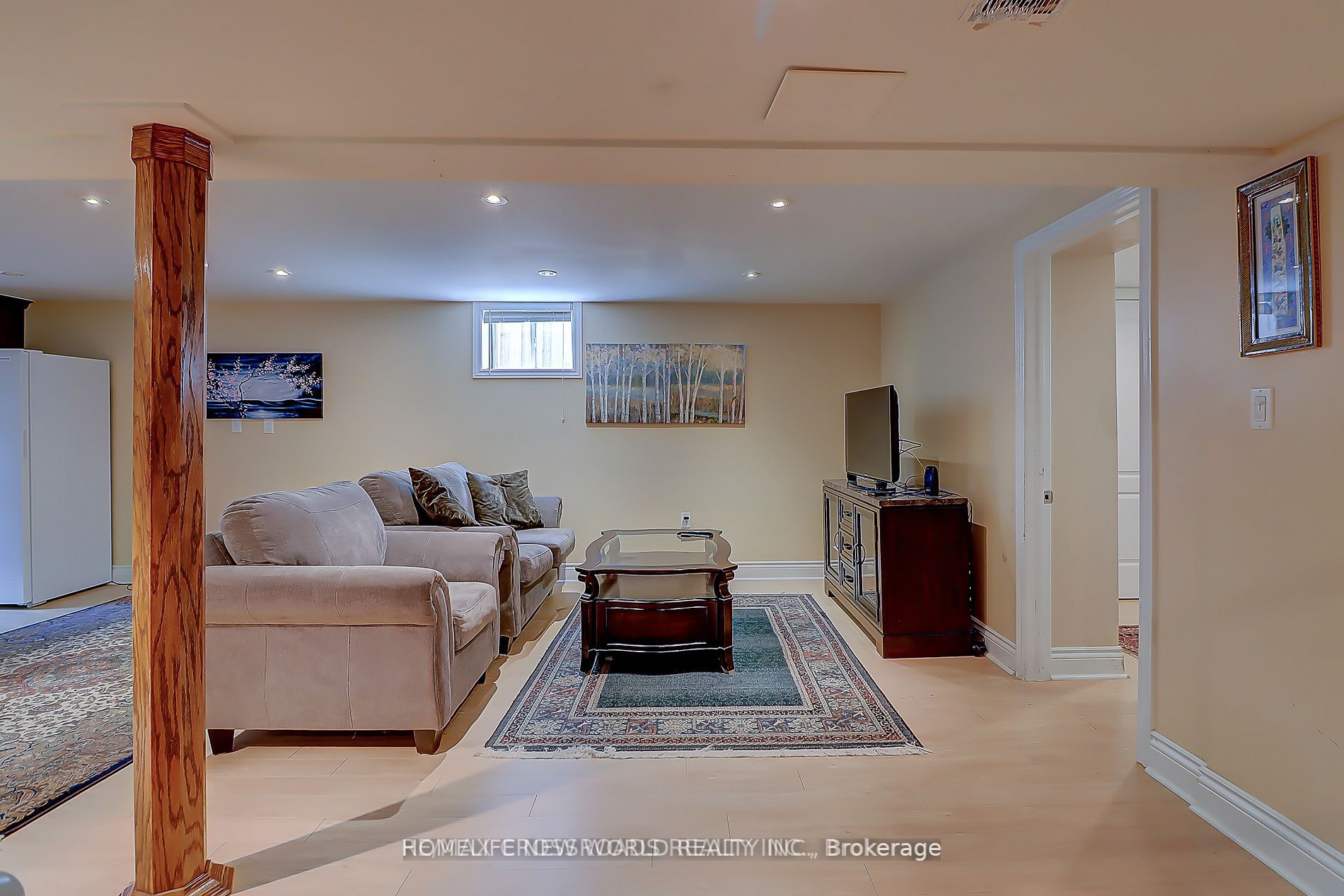 3 Lynn Gate Cres, #- Bsm