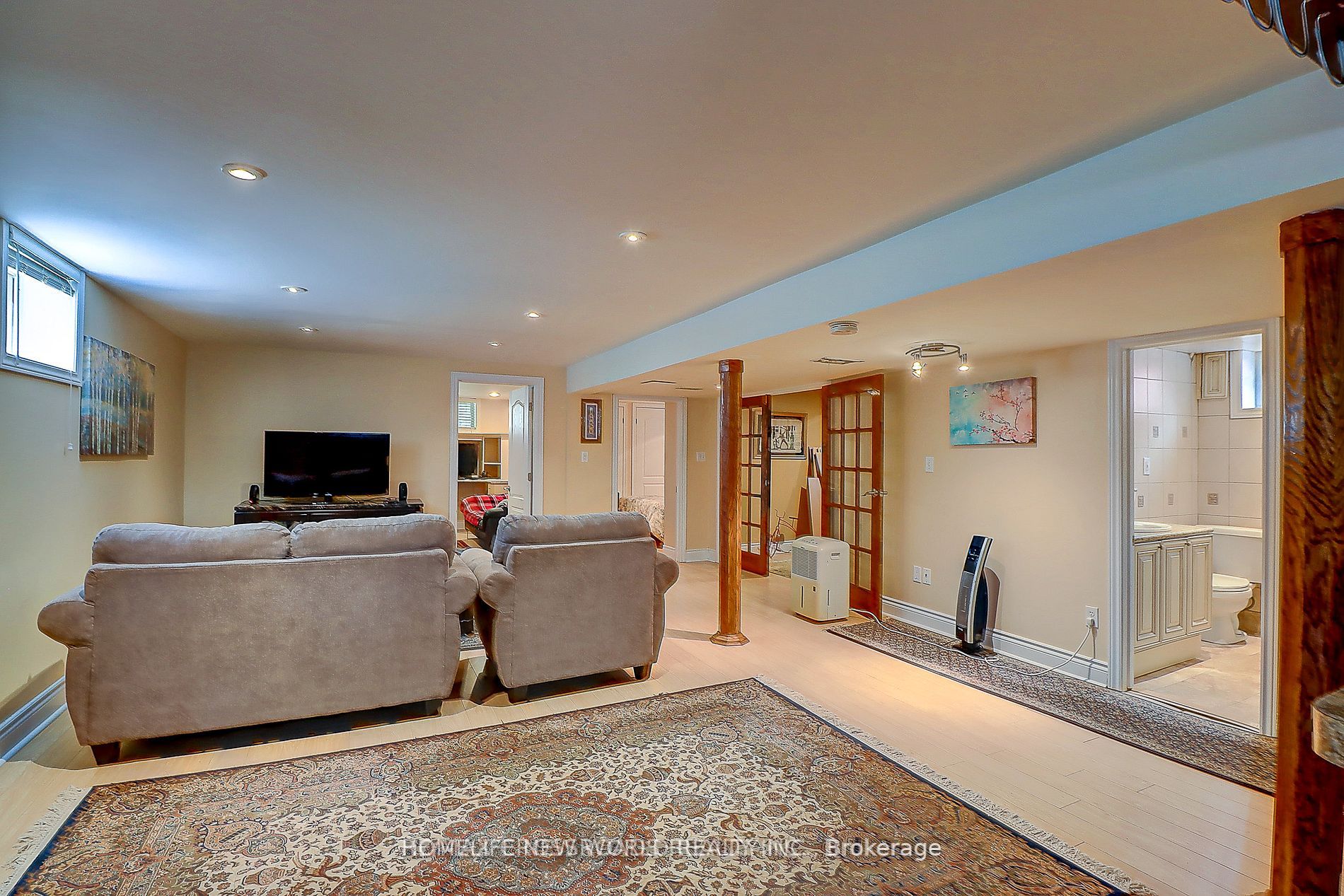 3 Lynn Gate Cres, #- Bsm