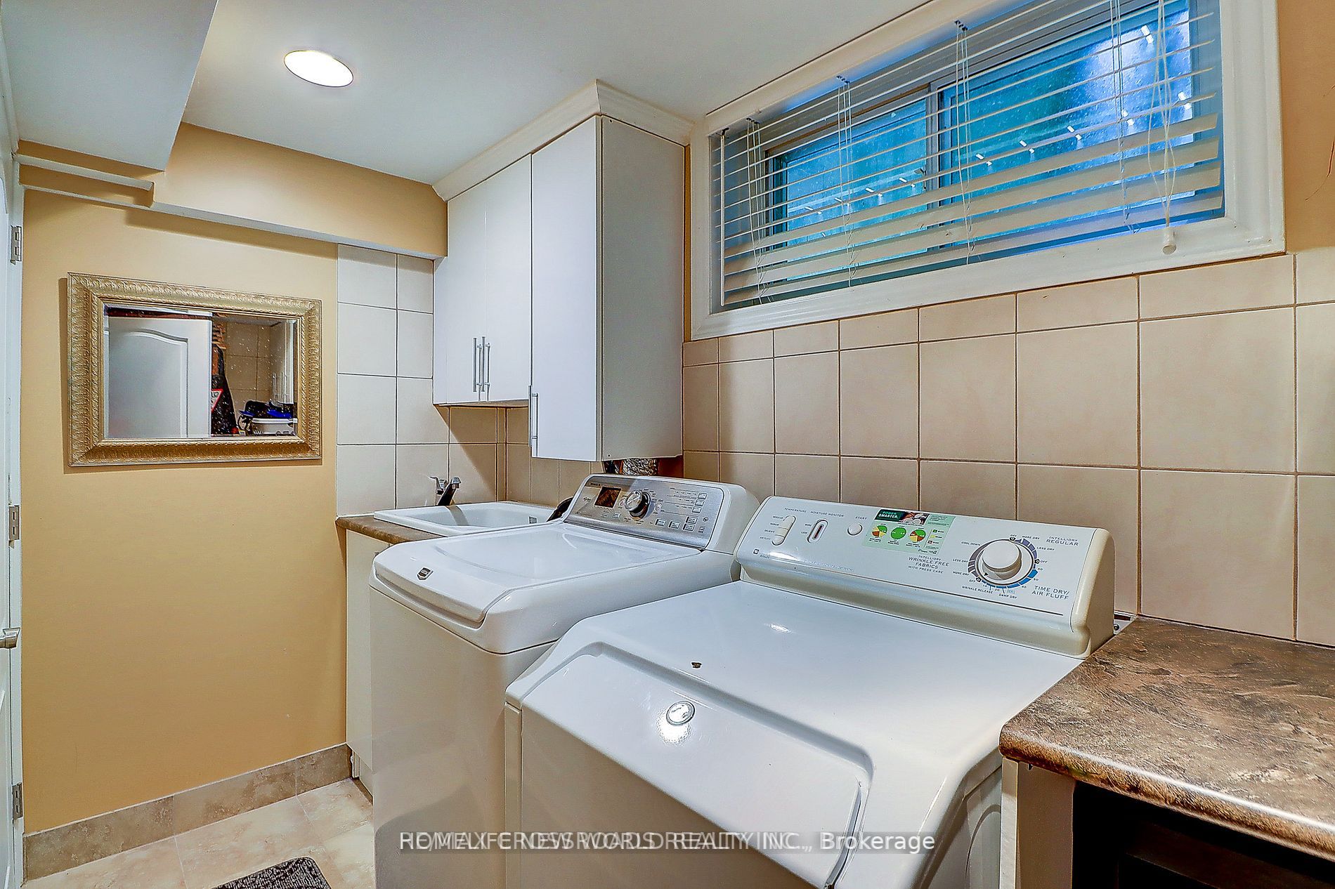 3 Lynn Gate Cres, #- Bsm