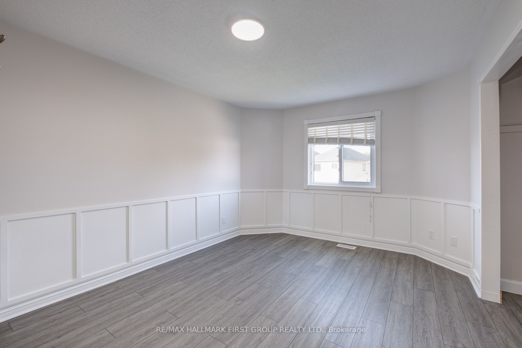98 Guildwood Dr