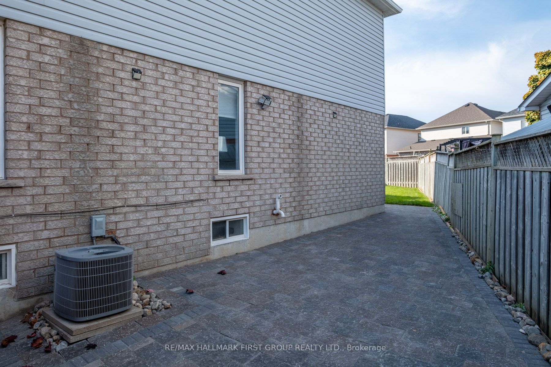 98 Guildwood Dr