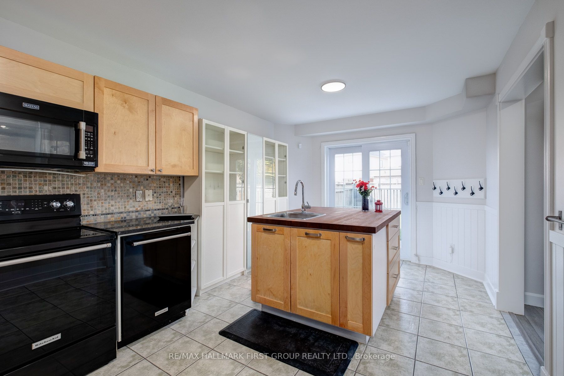 98 Guildwood Dr