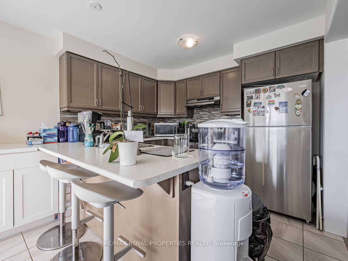 1103 Dragonfly Ave