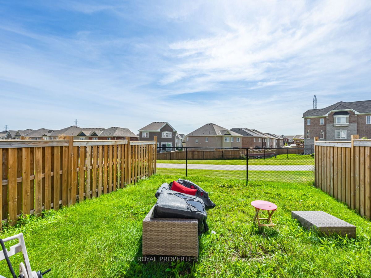 1103 Dragonfly Ave