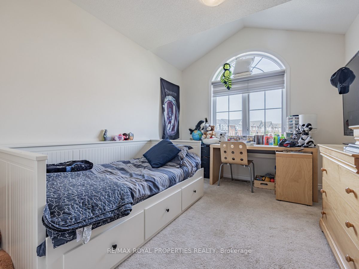1103 Dragonfly Ave