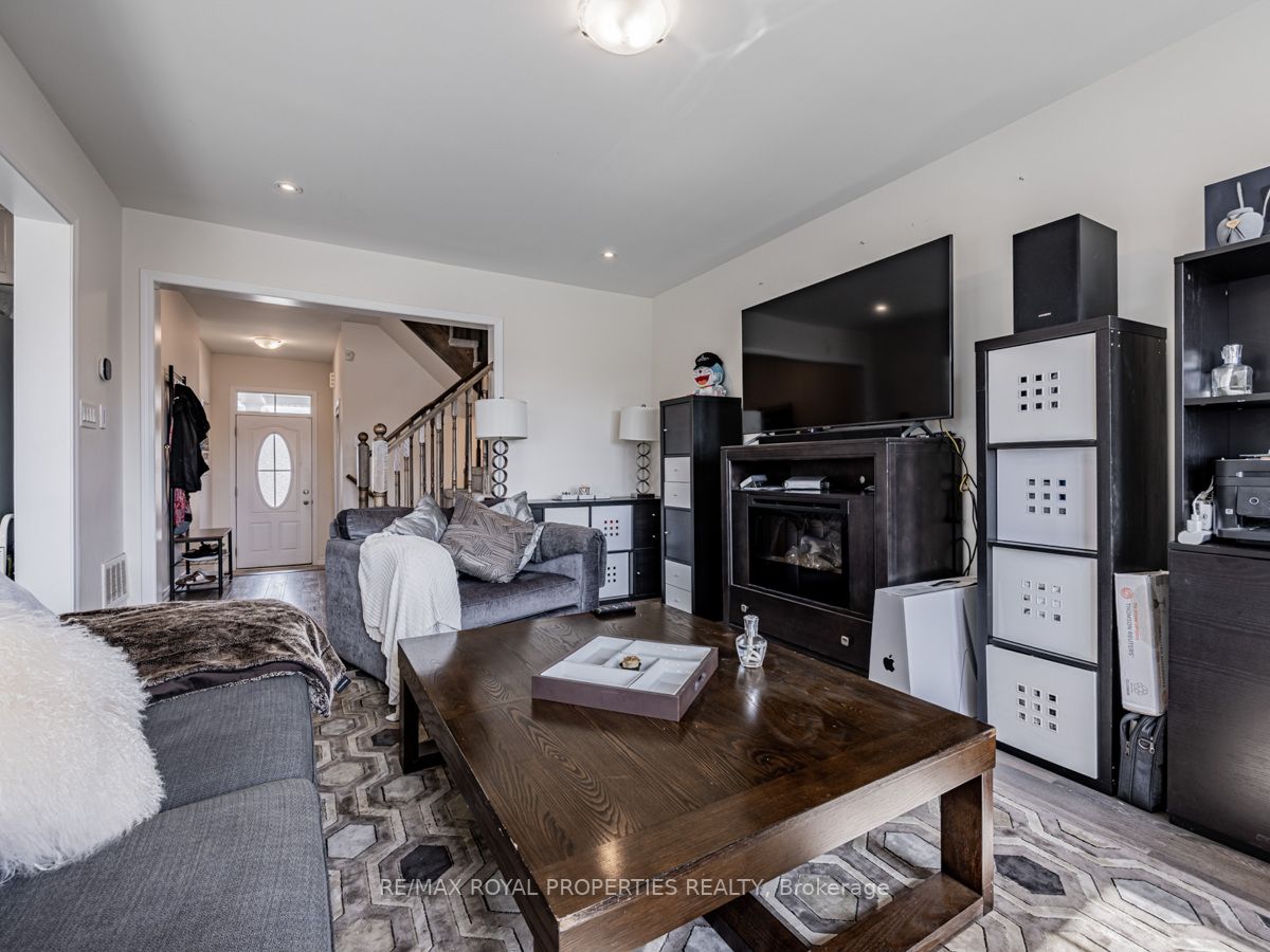 1103 Dragonfly Ave
