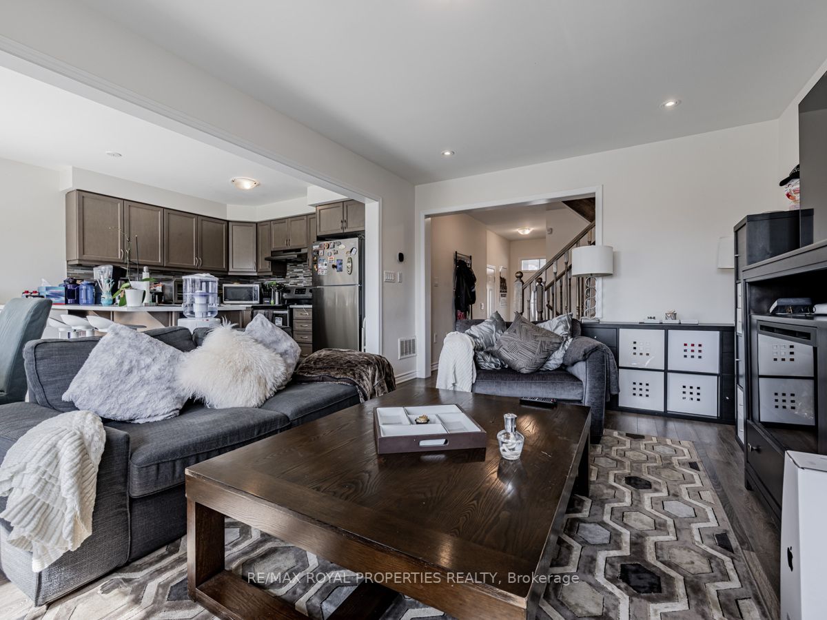 1103 Dragonfly Ave