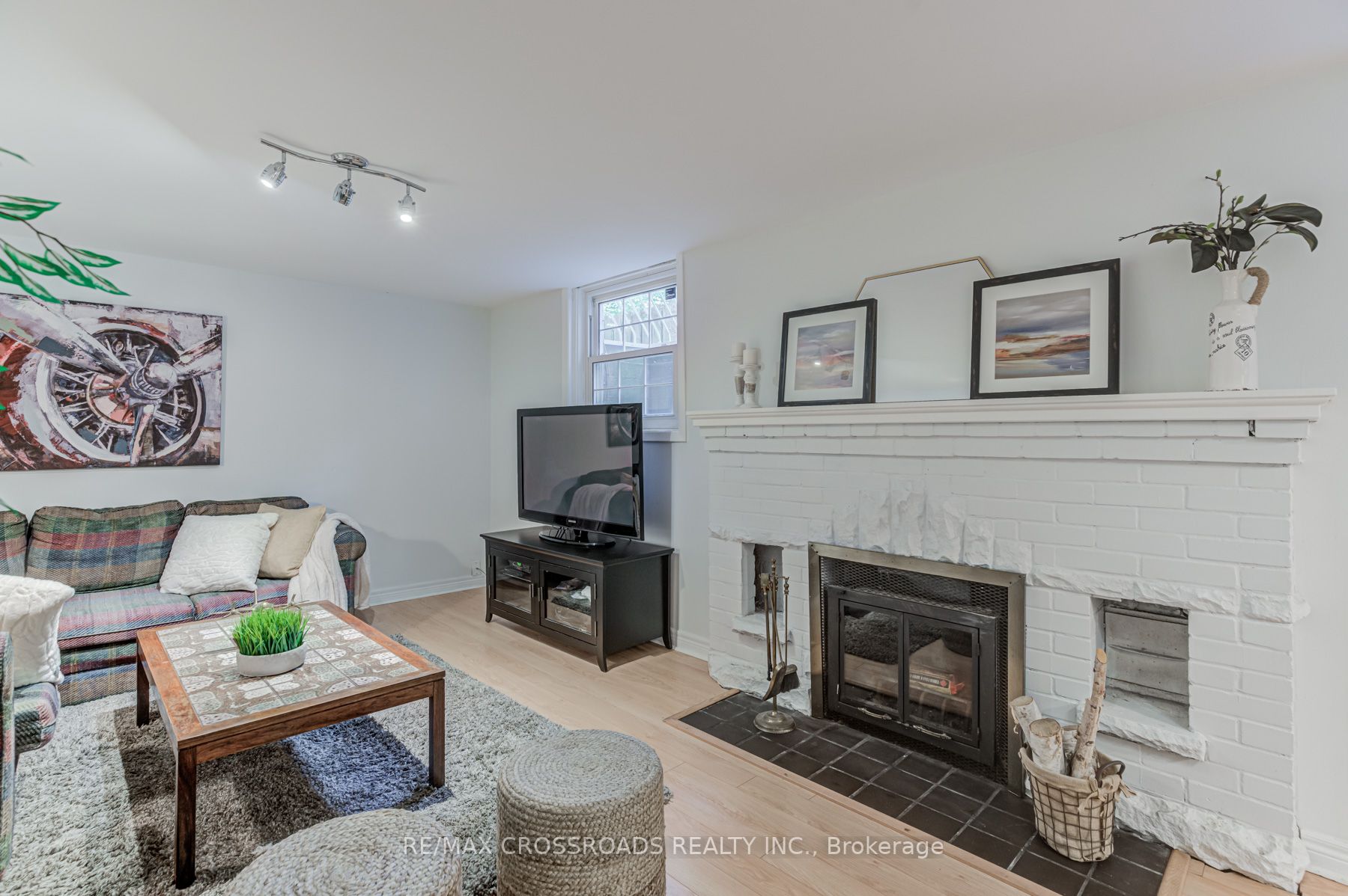 1 Crescentwood Rd