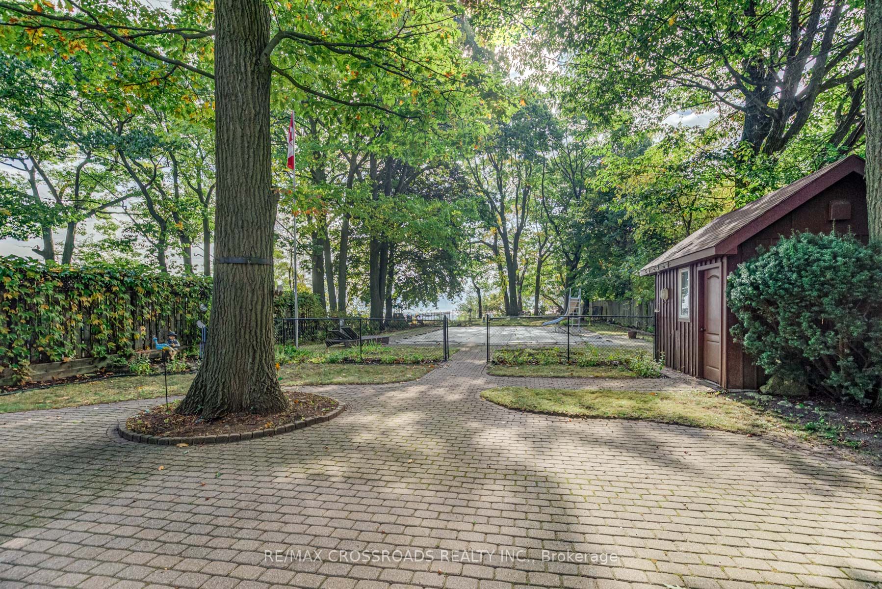 1 Crescentwood Rd