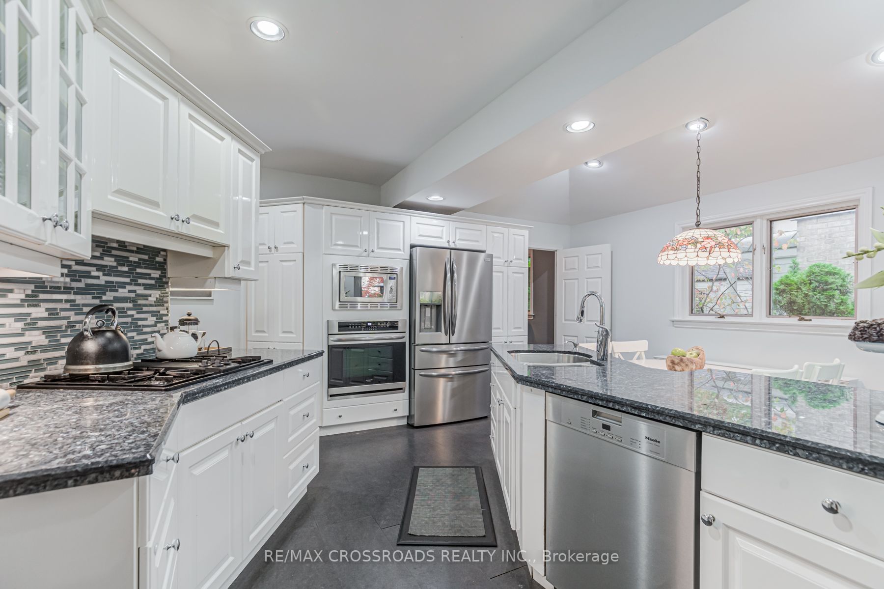 1 Crescentwood Rd