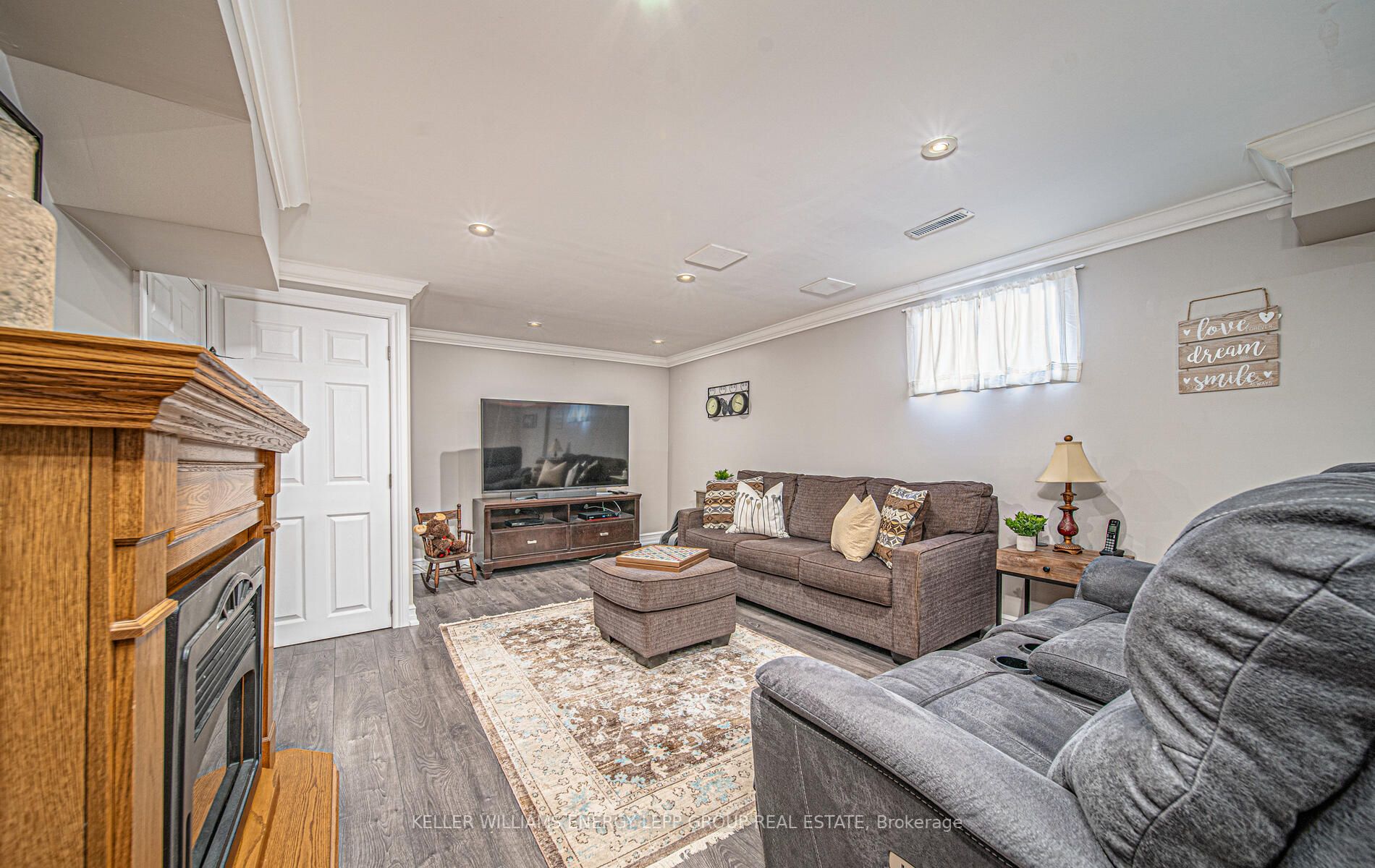 386 Rosedale Dr