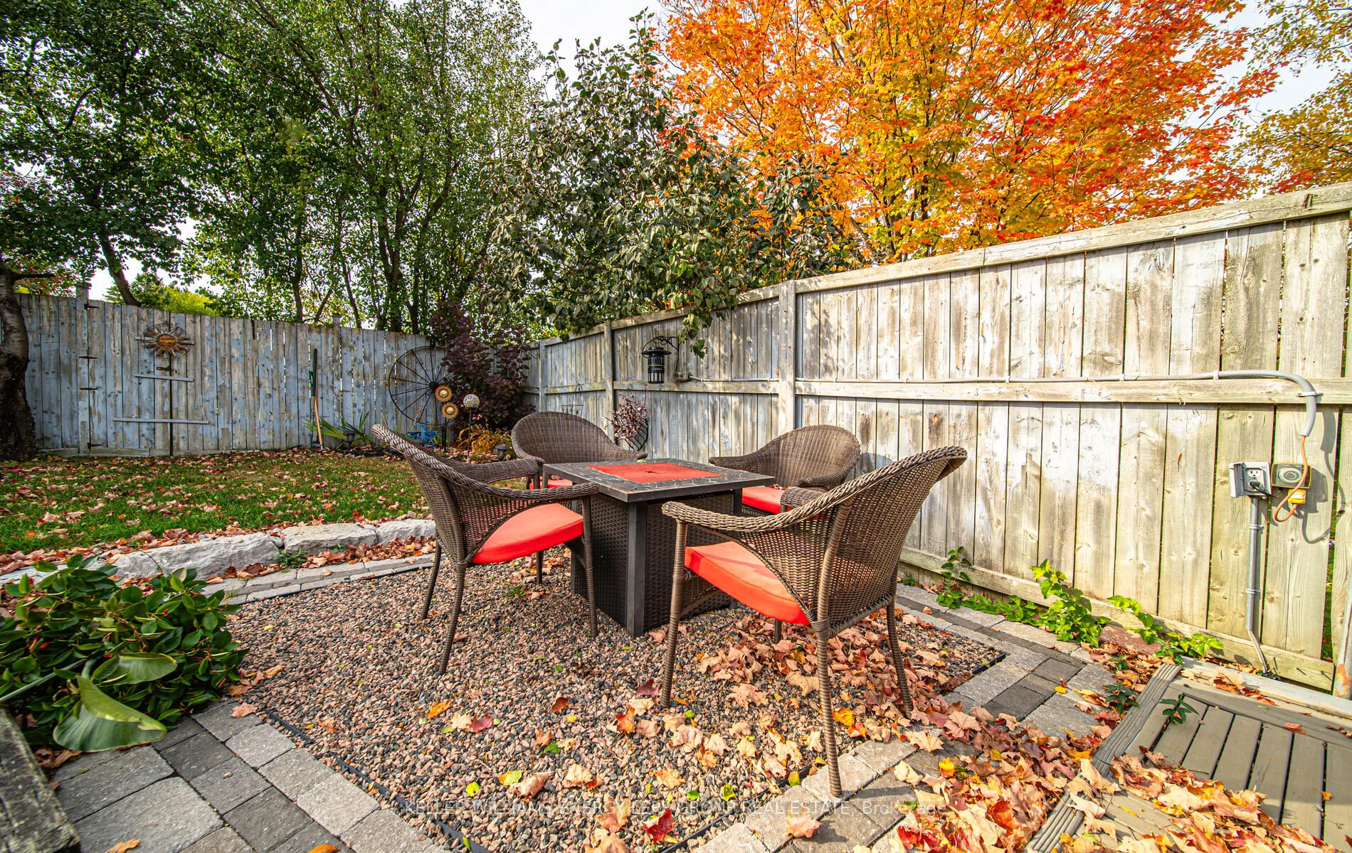 386 Rosedale Dr