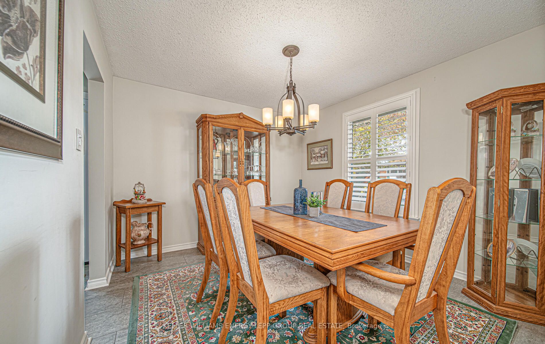 386 Rosedale Dr