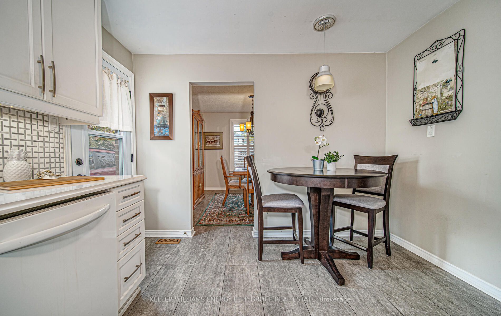 386 Rosedale Dr