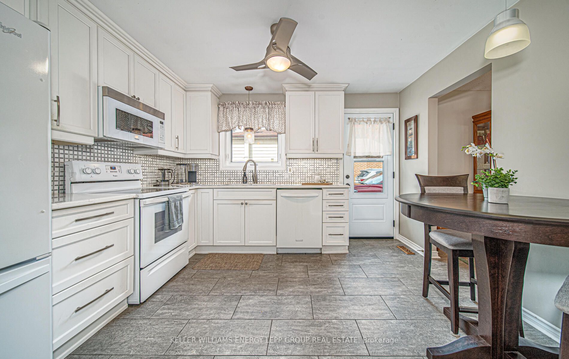 386 Rosedale Dr