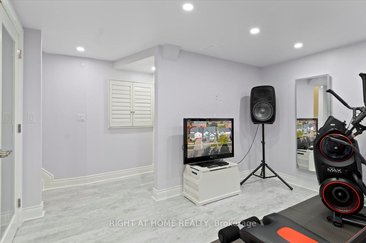 16 Ashbury Blvd