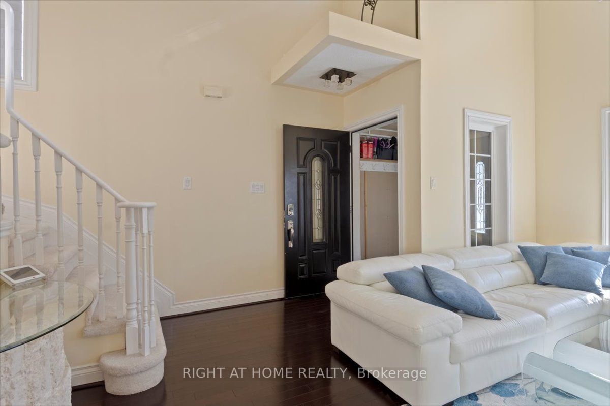 16 Ashbury Blvd
