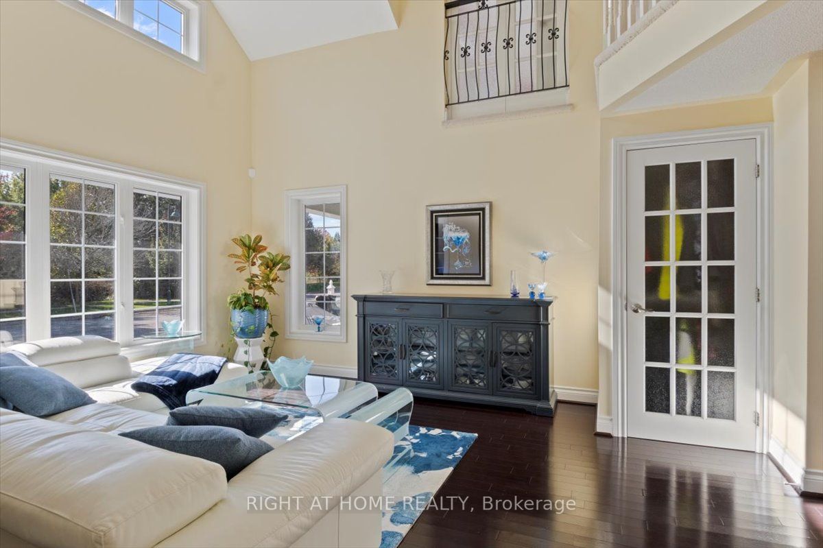 16 Ashbury Blvd
