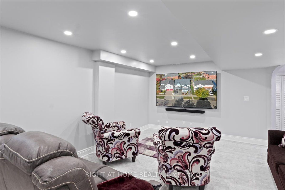 16 Ashbury Blvd