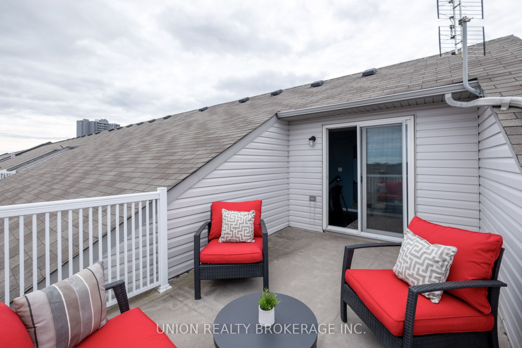 655D Warden Avenue, #72
