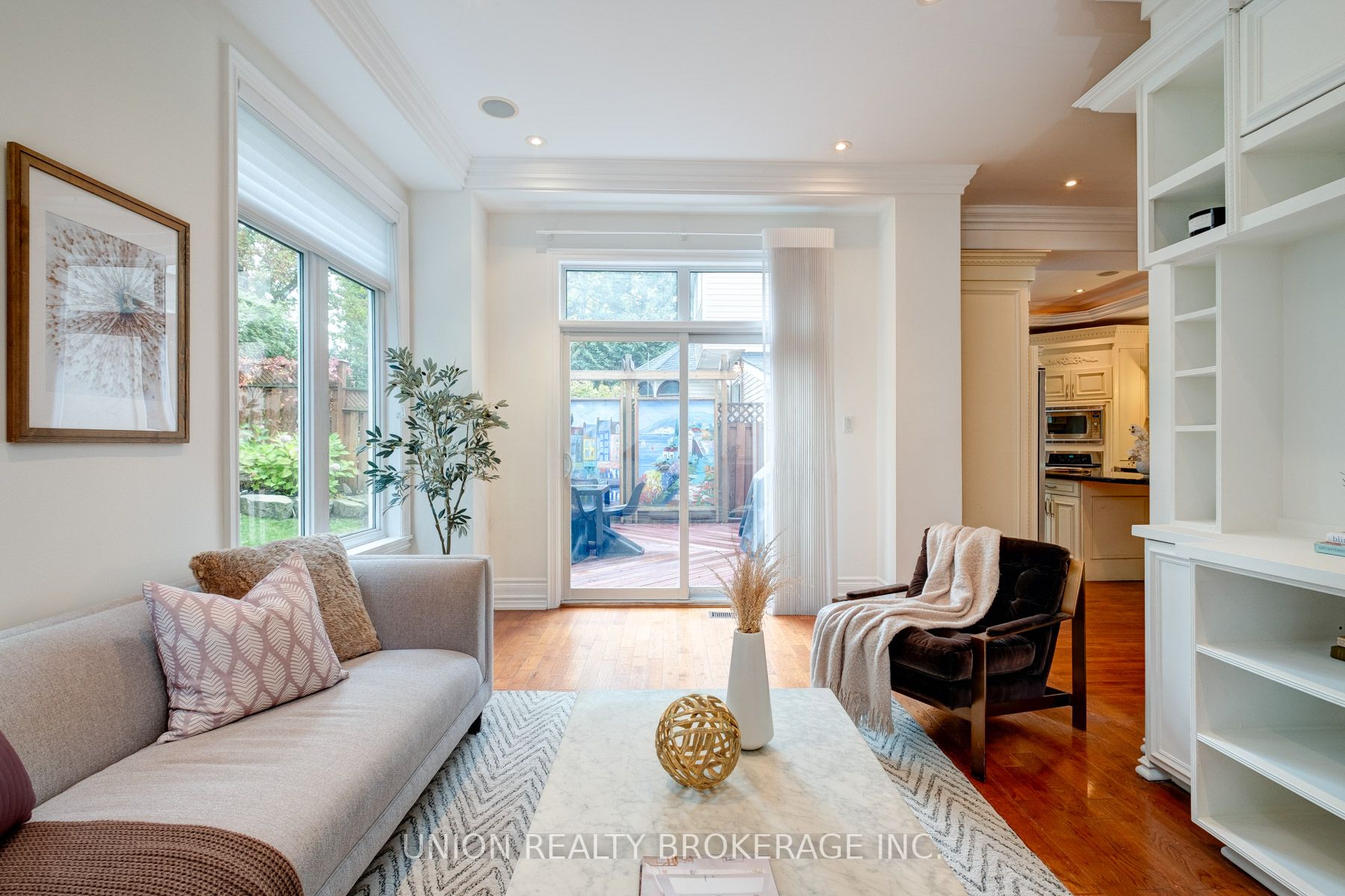 239 Lee Ave