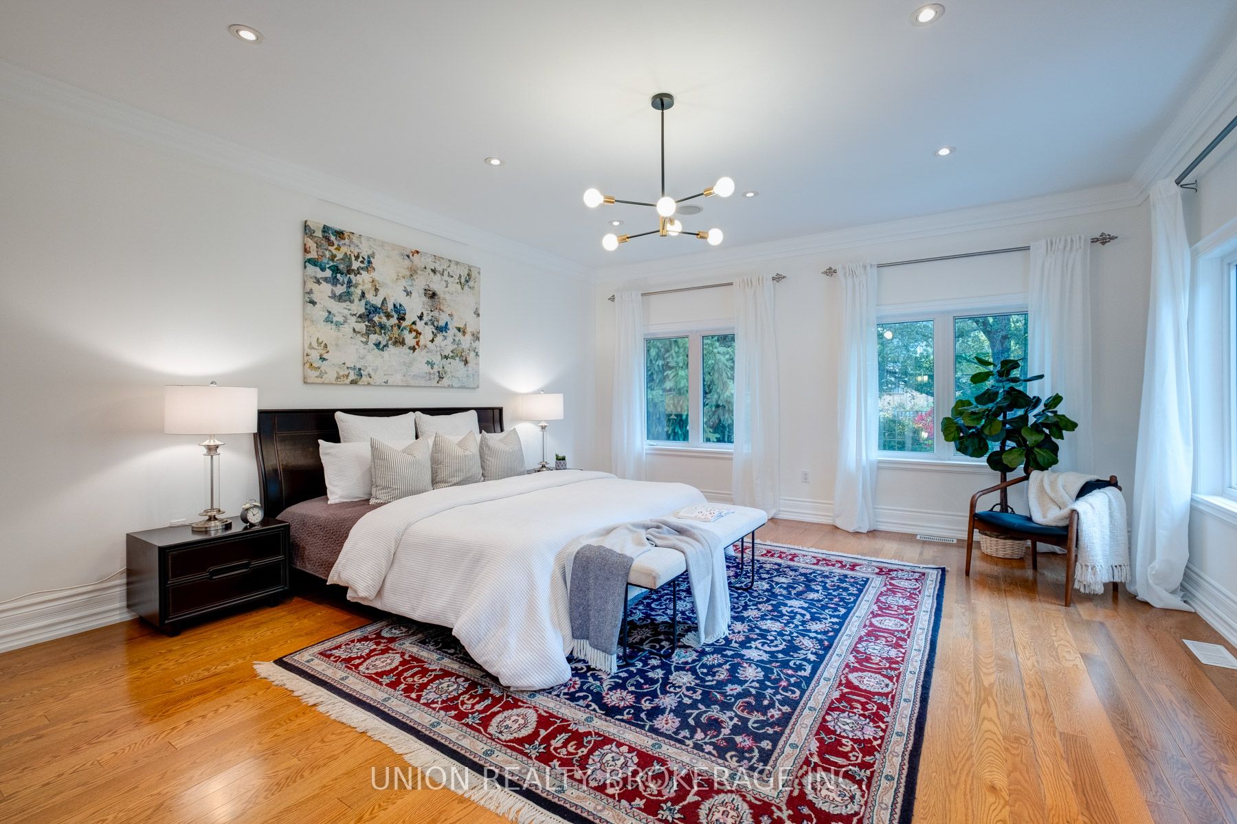 239 Lee Ave