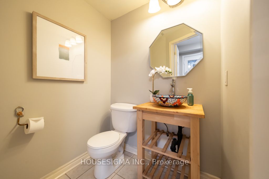 1611 Avonmore Square