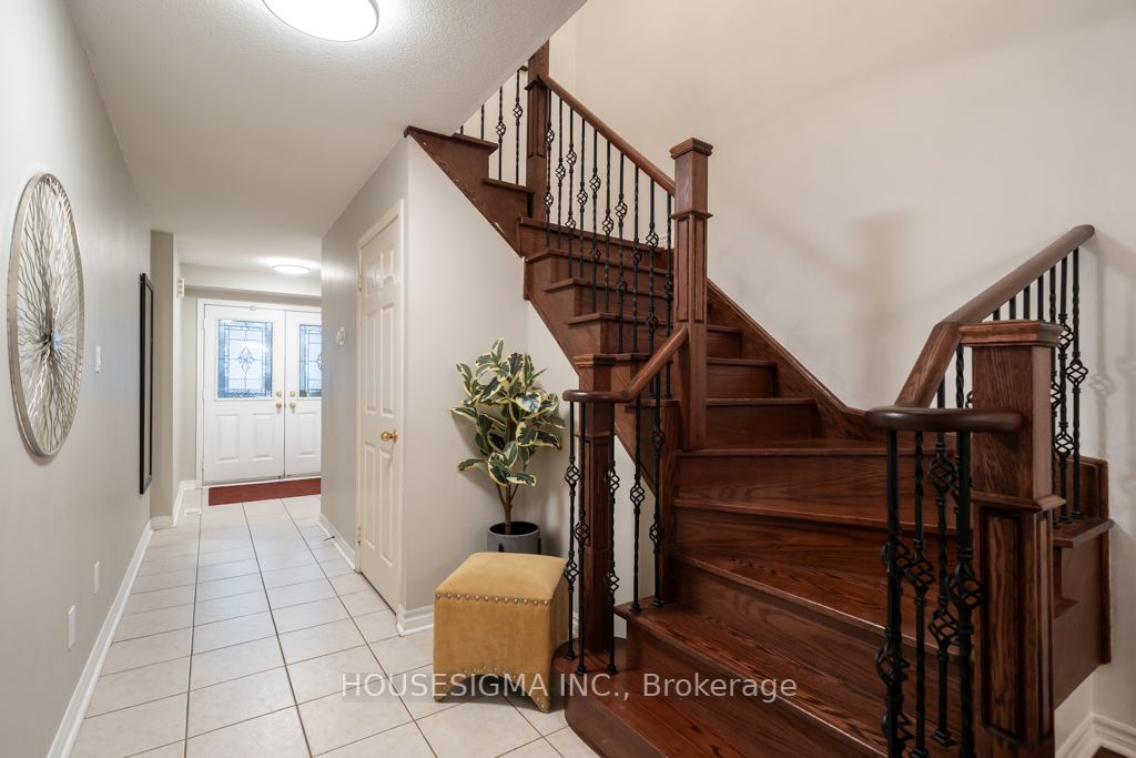 1611 Avonmore Square