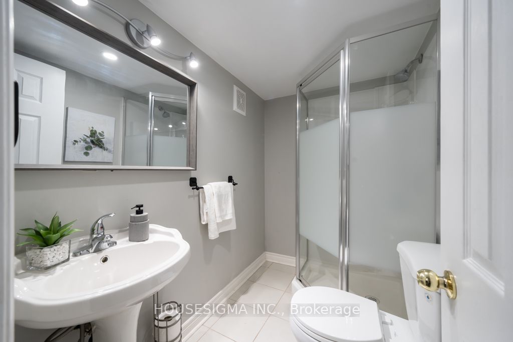 1611 Avonmore Square