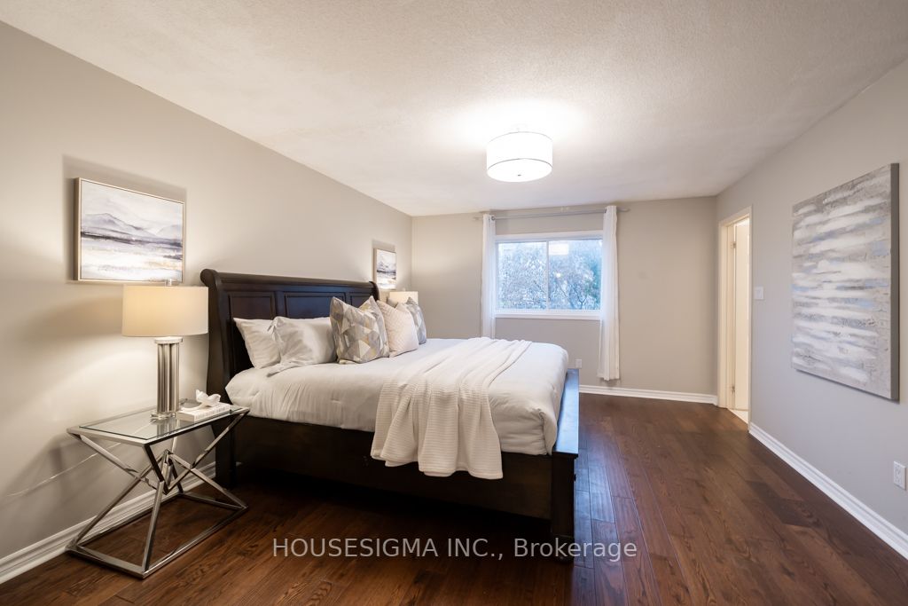 1611 Avonmore Square