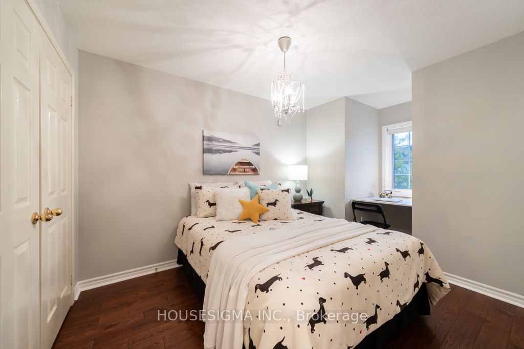1611 Avonmore Square