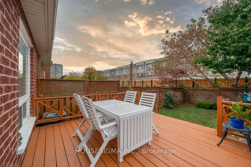 1611 Avonmore Square