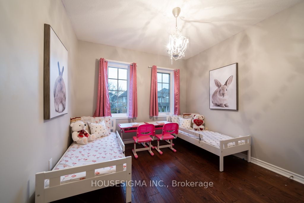1611 Avonmore Square