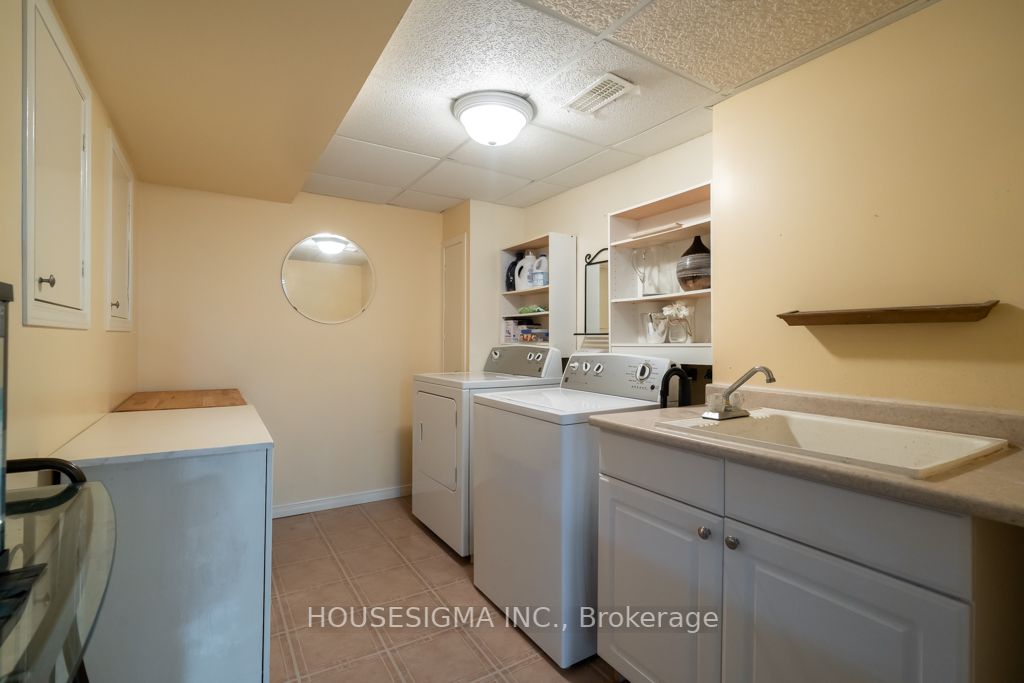 1611 Avonmore Square
