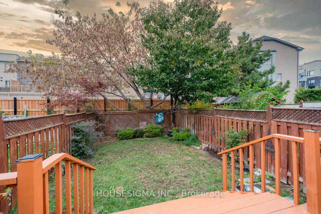 1611 Avonmore Square