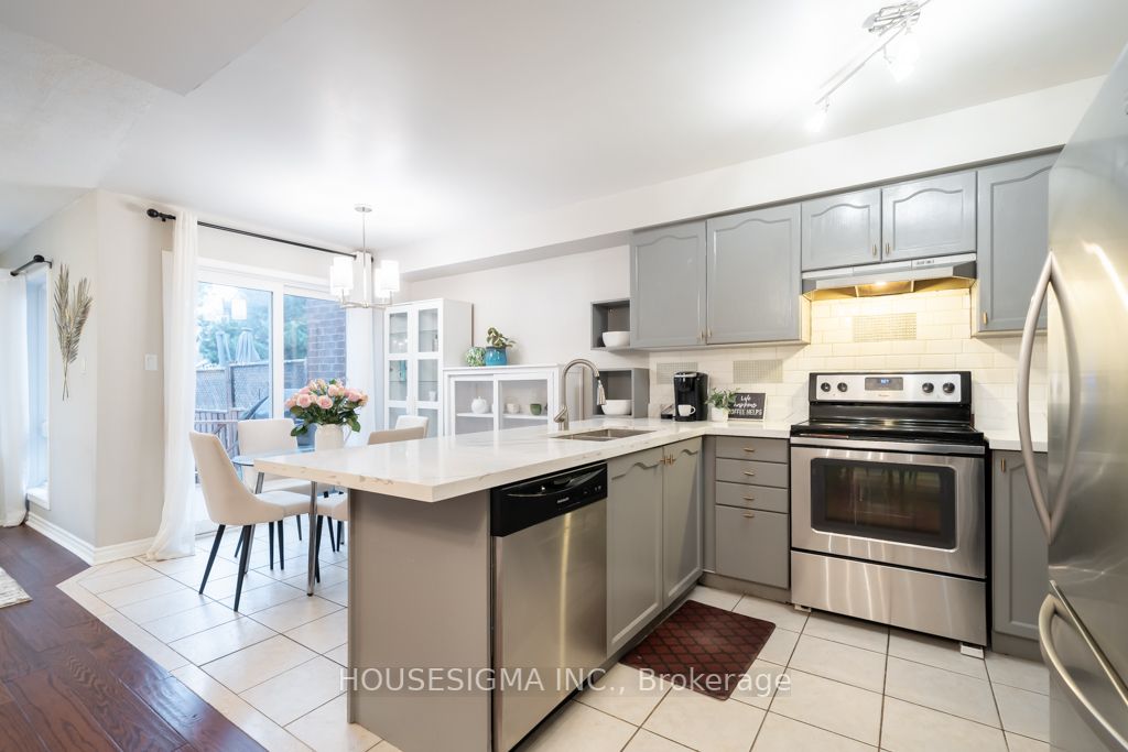 1611 Avonmore Square