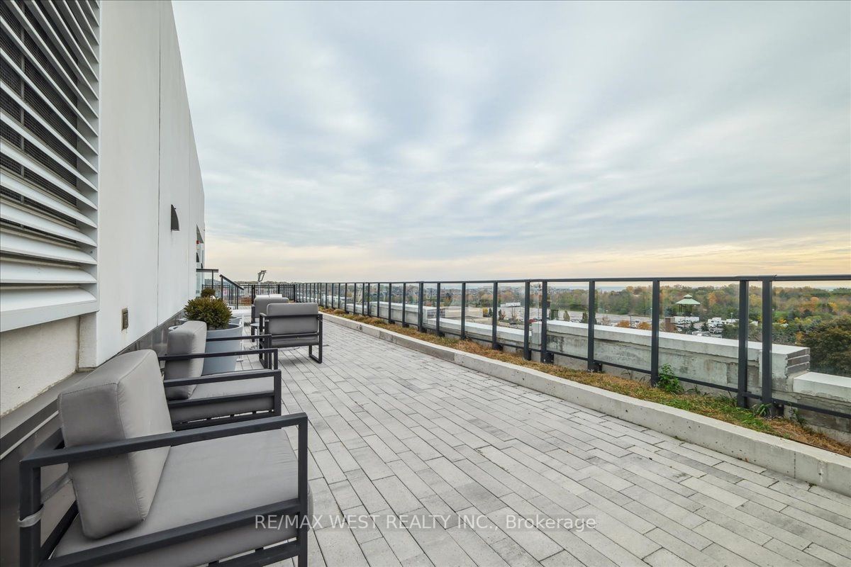 1630 Queen St E, #414