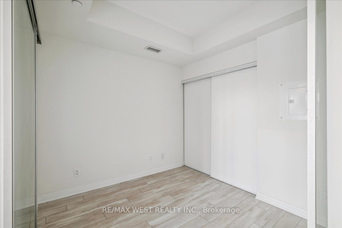 1630 Queen St E, #414