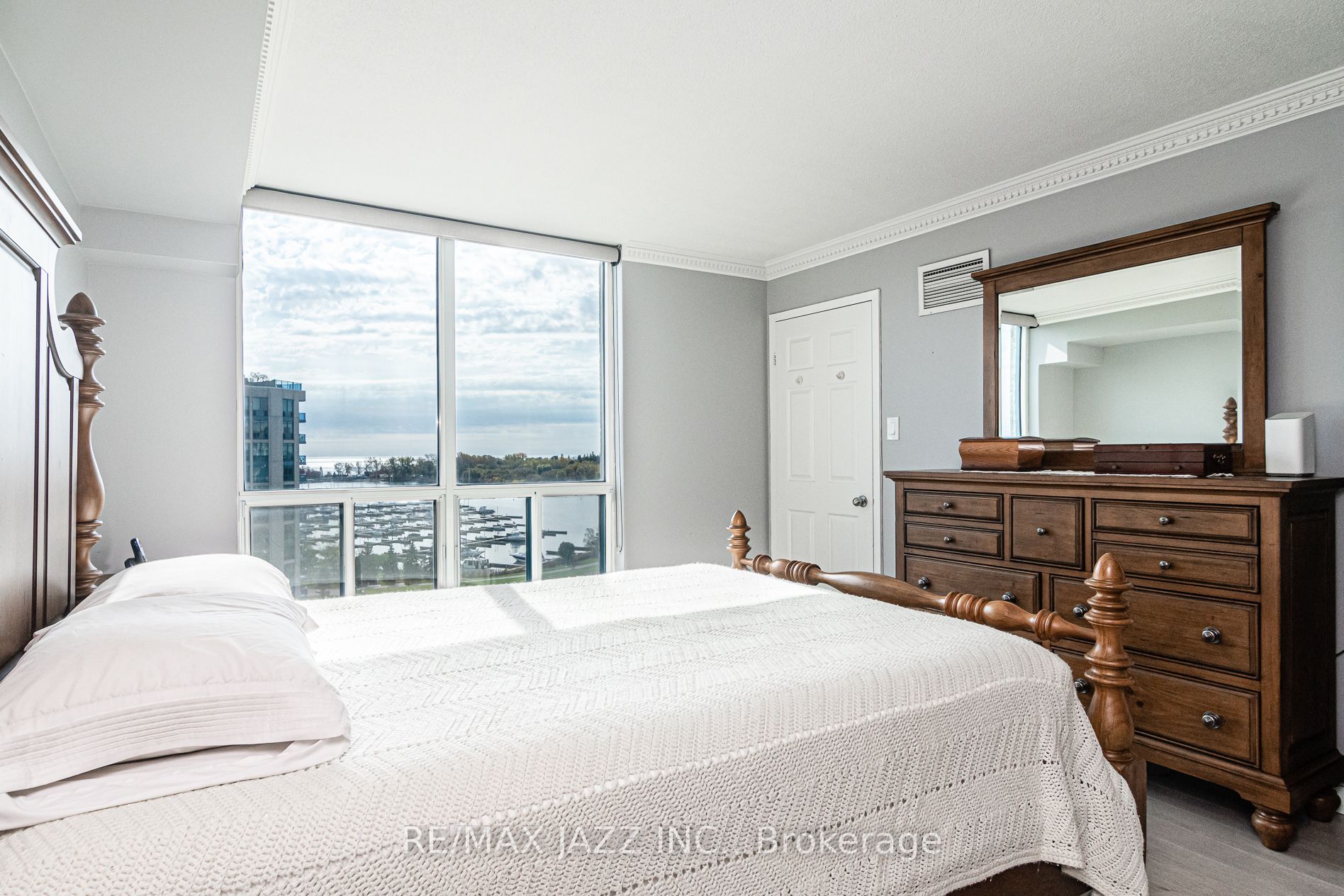 360 Watson Street W, #1005