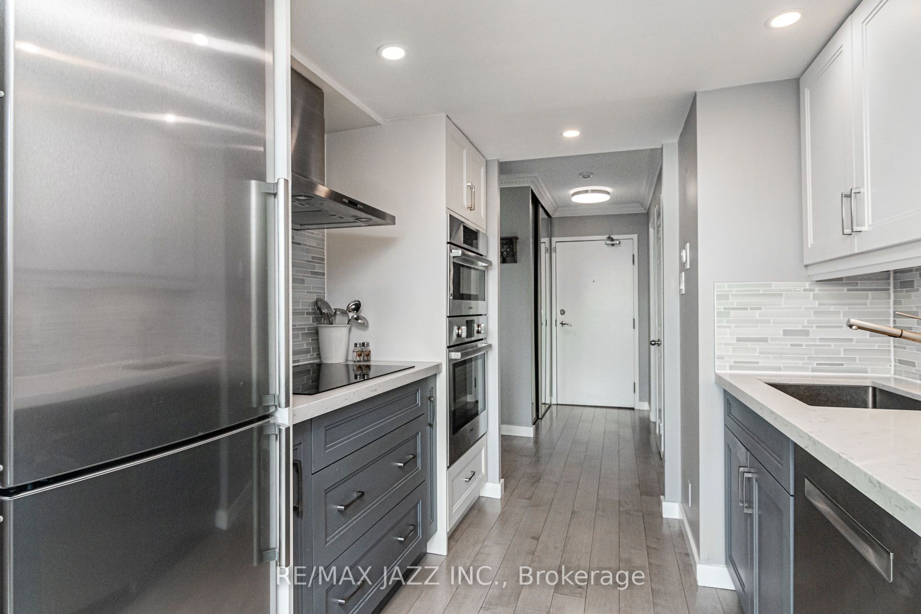 360 Watson Street W, #1005