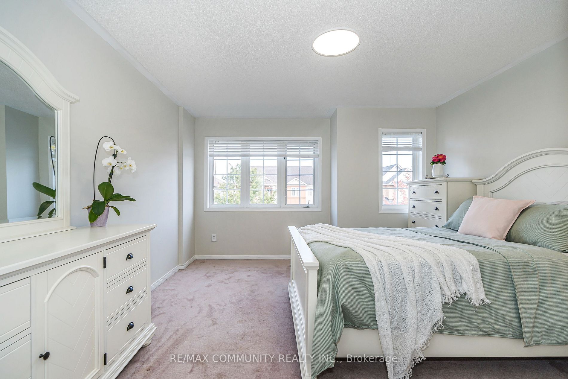 31 Greenhalf Dr