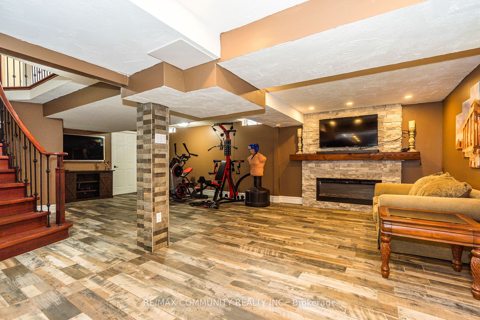 31 Greenhalf Dr
